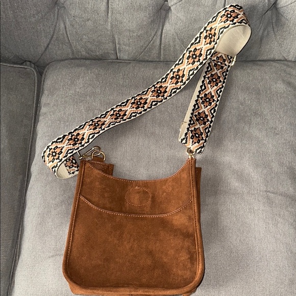 Handbags - 🌼Rust suede crossover bag with mosaic strap